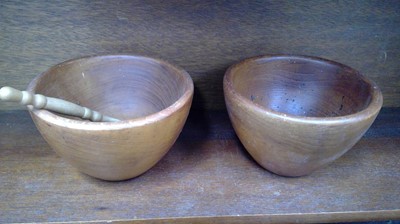 Lot 182 - A Dave Regester wood turned ash breadboard...