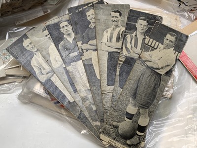 Lot 838 - Cigarette, Trade Cards & Ephemera - A box...