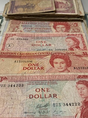 Lot 40 - British & World Banknotes: An unthreaded...