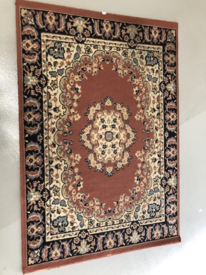 Lot 254 - Machine-made rug. 170x118cm.