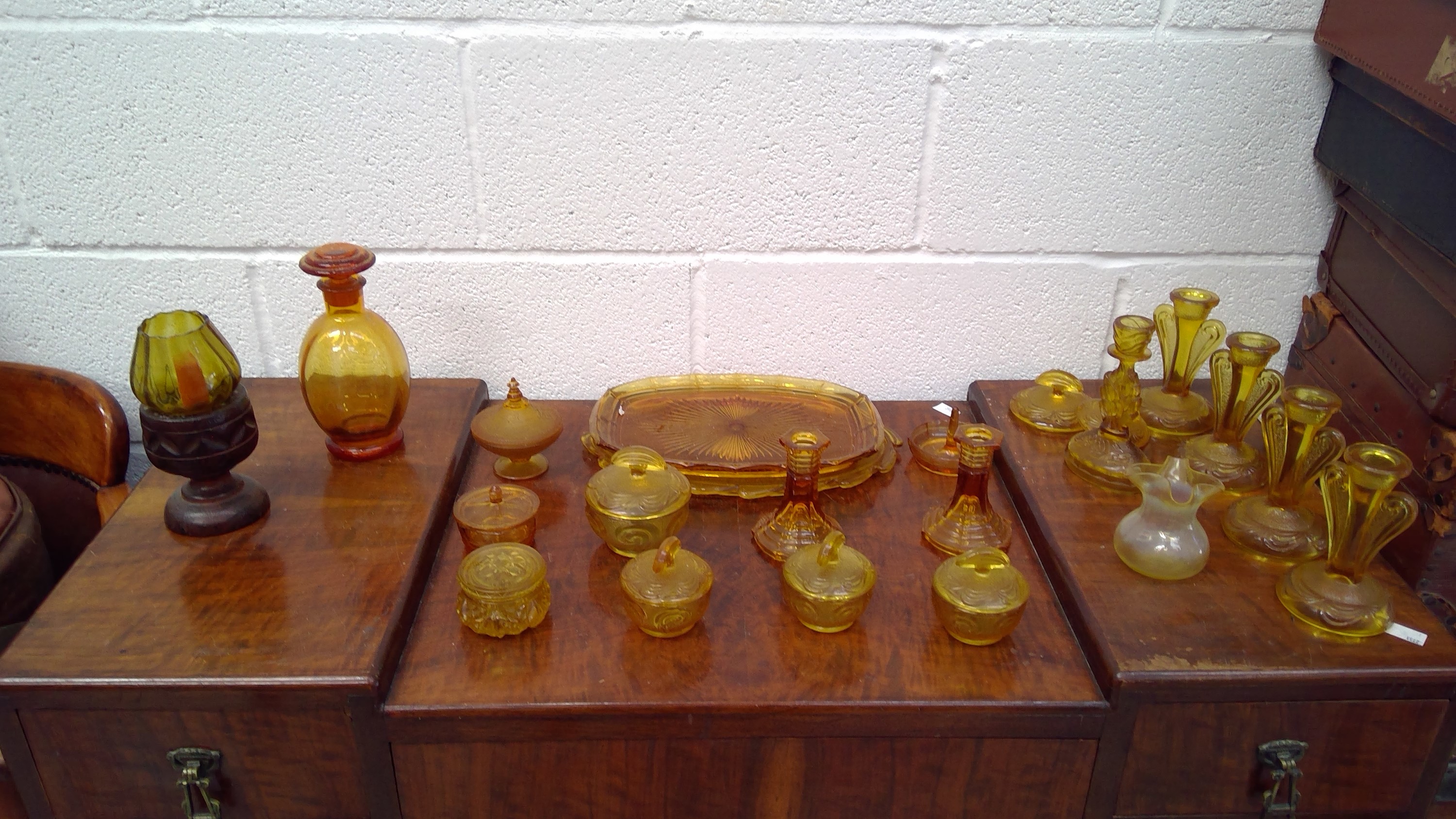 Lot 248 A Yellow Glassware Collection   35071 0 