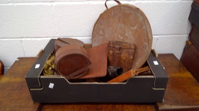 Lot 264 - A box containing vintage collar boxes,...