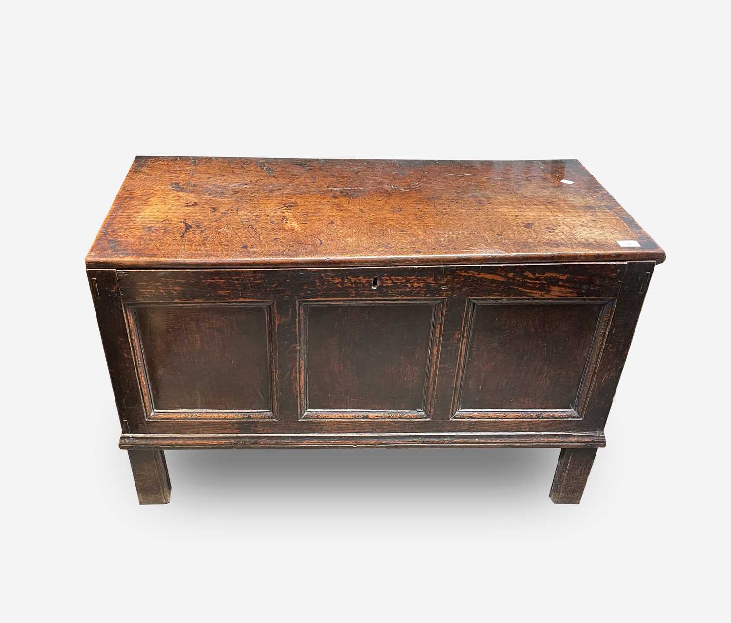 Lot 86 - An oak coffer, late 17th/early 18th century,...