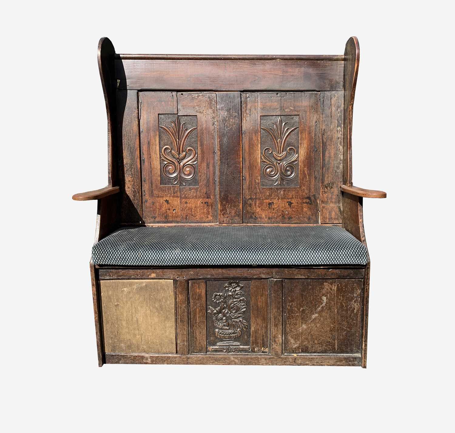 Lot 43 - An oak and elm settle, 19th century, the back...