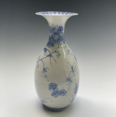 Lot 389 - A Japanese Imari baluster vase, late 19th...