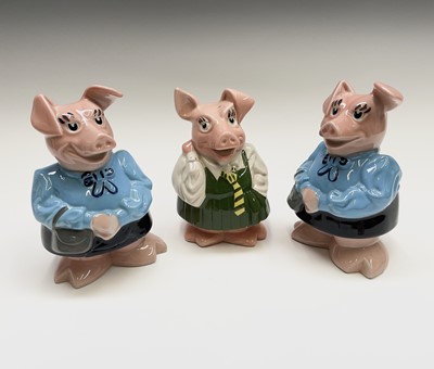 Lot 919 - Six Wade NatWest piggy banks and one other (7).