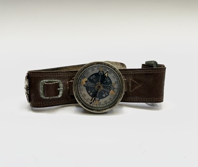 Lot 546 - A Japanese World War II pilot's or officer's...