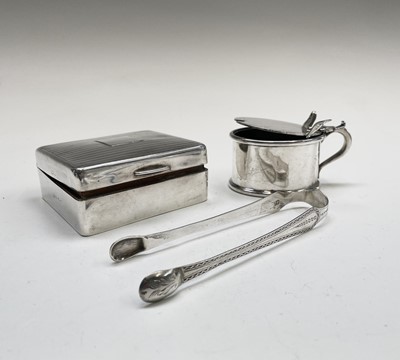 Lot 358 - An engine-turned small cigarette box, a pair...