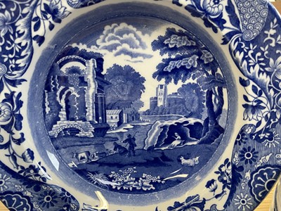 Lot 945 - An extensive Spode 'Italian' pattern dinner...