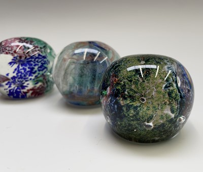 Lot 948 - An Isle of Wight Glass paperweight, height 6cm,...