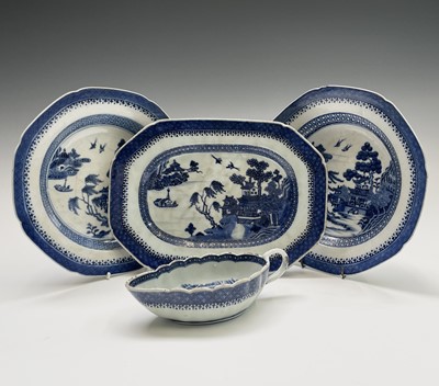 Lot 197 - A Chinese Export porcelain blue and white meat...