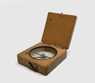 Lot 552 - A Victorian travel compass, of small...