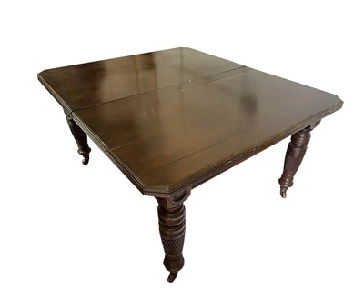 Lot 3022 - An Edwardian walnut extending dining table,...