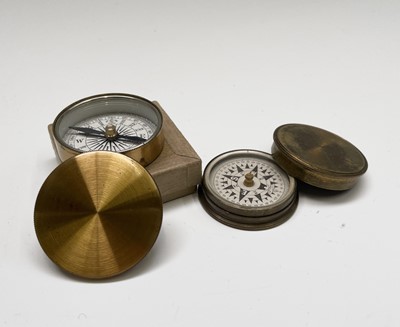 Lot 572 - A late 19th century pocket compass, by Francis...