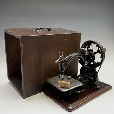 Lot 370 - A 'Wilcox & Gibbs Sewing Machine Co.' sewing...