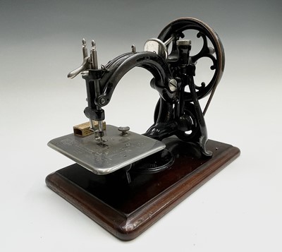 Lot 370 - A 'Wilcox & Gibbs Sewing Machine Co.' sewing...