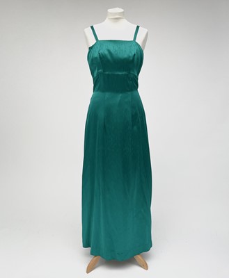 Lot 2819 - A 1960s emerald green evening dress, bearing...