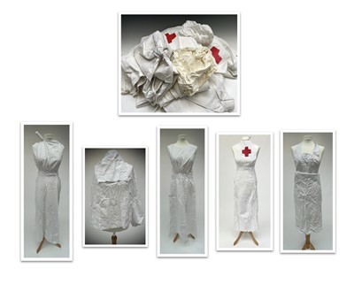 Lot 2849 - A collection of nurses' aprons and caps, VAD...