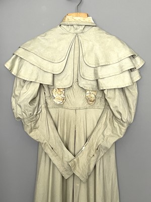 Lot 2806 - A scarce Regency ladies ‘Redingote’ coat.