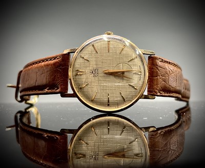 Lot 164 - A gentleman's gold plated Joval Extra Swiss...