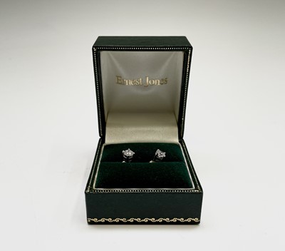 Lot 118 - A pair of diamond stud earrings each stone of...