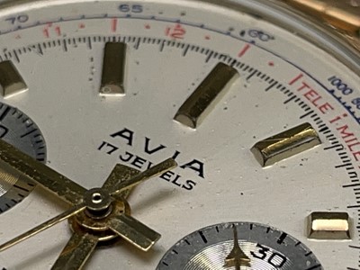 Lot 7 - An Avia 9ct gold cased chronograph wristwatch...