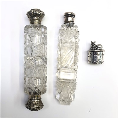 Lot 2634 - An early 19th century cut-glass scent bottle...