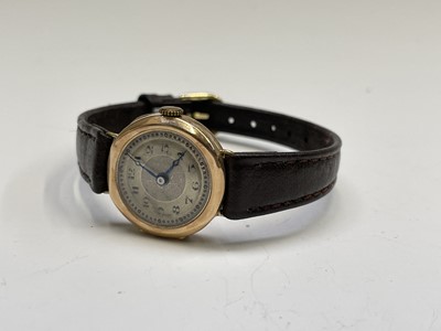 Lot 93 - A 9ct ladies gold wristwatch on 9ct gold...