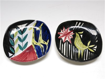 Lot 957 - A pair of 20th Century hand-painted plates by...