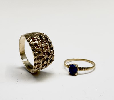 Lot 285 - A 9ct gold rope-twist ring 7.6gm size T and an...