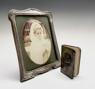 Lot 367 - A silver-mounted George V photograph frame by...