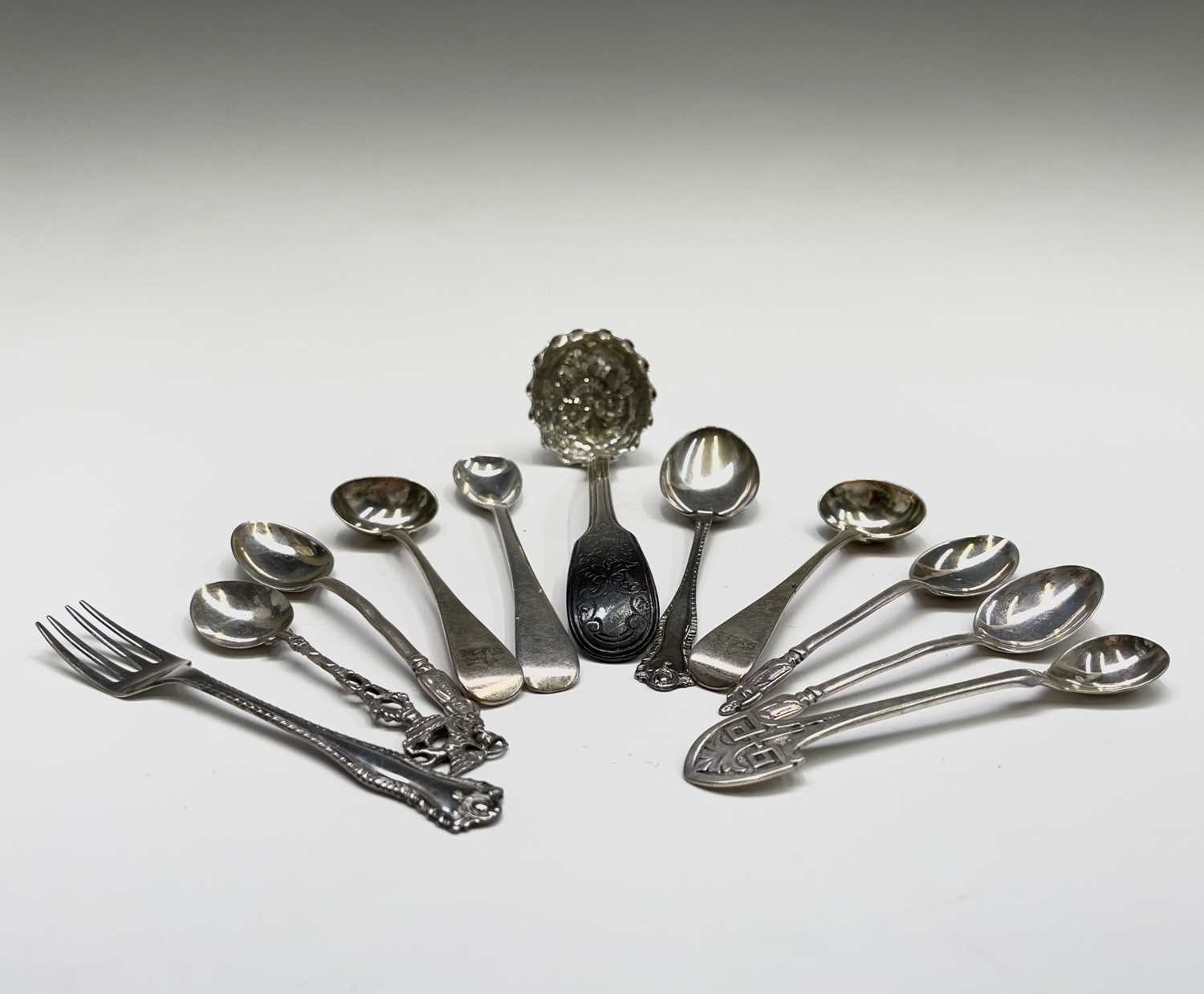 Lot 446 - An early Victorian, silver, fiddle and thread...