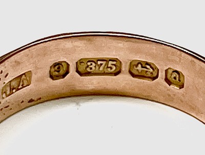 Lot 59 - A 9ct gold signet ring set carnelian 4.8gm...