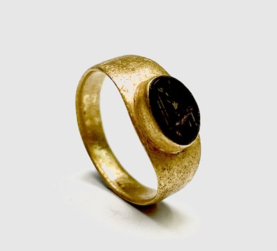 Lot 241 - A high purity Roman gold ring set an intaglio...