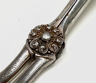 Lot 369 - Grape scissors, cake knives with silver bladed...