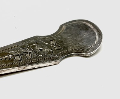 Lot 369 - Grape scissors, cake knives with silver bladed...