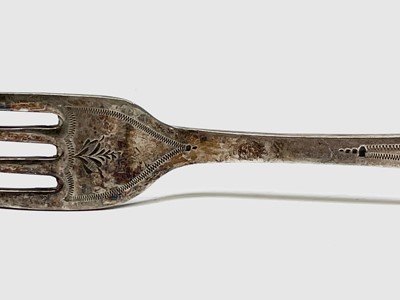 Lot 369 - Grape scissors, cake knives with silver bladed...