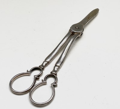 Lot 369 - Grape scissors, cake knives with silver bladed...