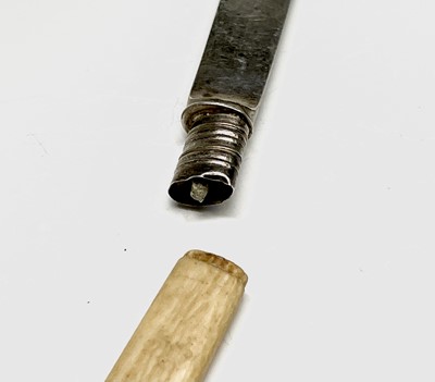 Lot 369 - Grape scissors, cake knives with silver bladed...