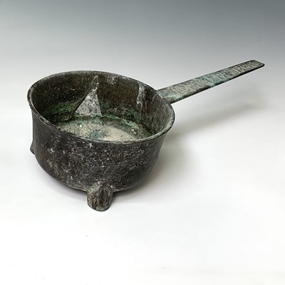 Lot 446 - A 17th century bronze skillet, by John Fathers,...