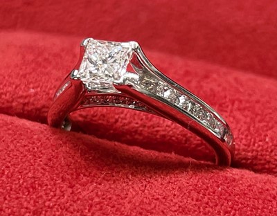 Lot 60 - A pretty18ct white gold diamond set ring, the...