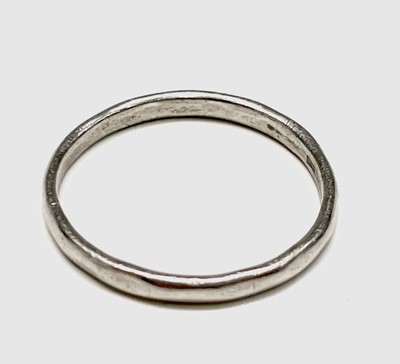Lot 116 - A 2mm platinum wedding band together with four...