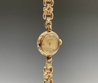 Lot 96 - A 9ct gold ladies wristwatch by Majex with...