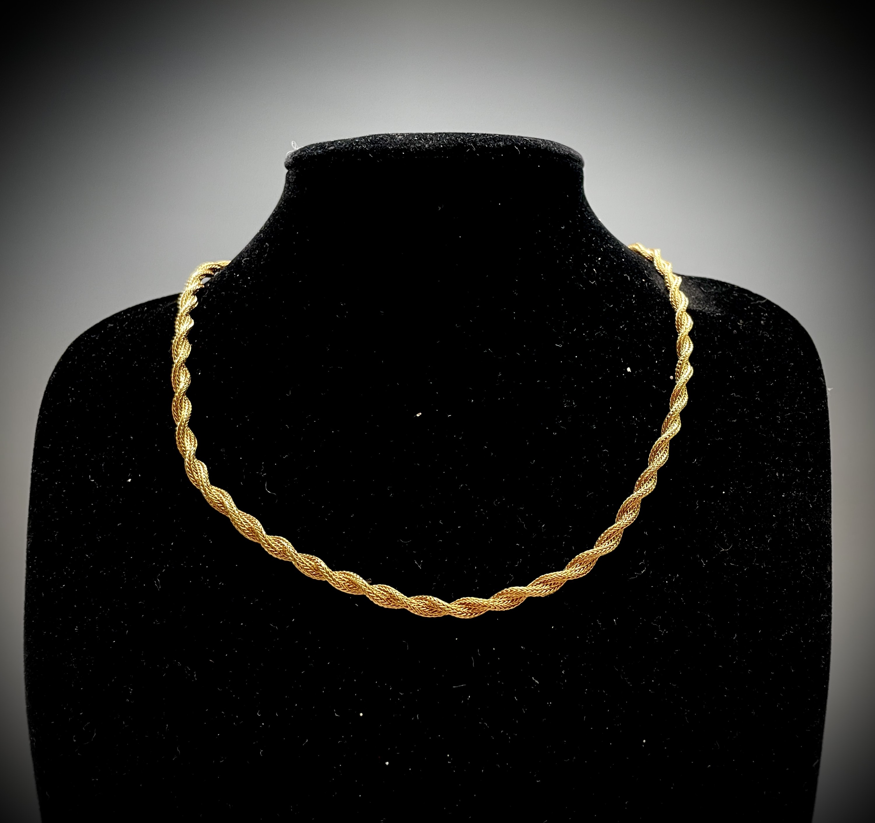 Lot 6 A 9ct gold rope twist necklace 44cm 11.8gm