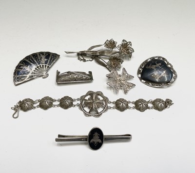 Lot 262 - Four pieces of Asian silver filigree jewellery...