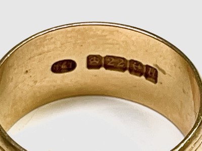 Lot 184 - A 22ct gold wide chased band 7.5gm size J/K and a small 9ct band 1.6gm.