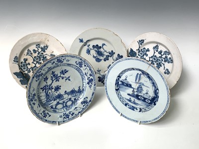 Lot 507 - Five Delft plates, 18th century, diameter of...