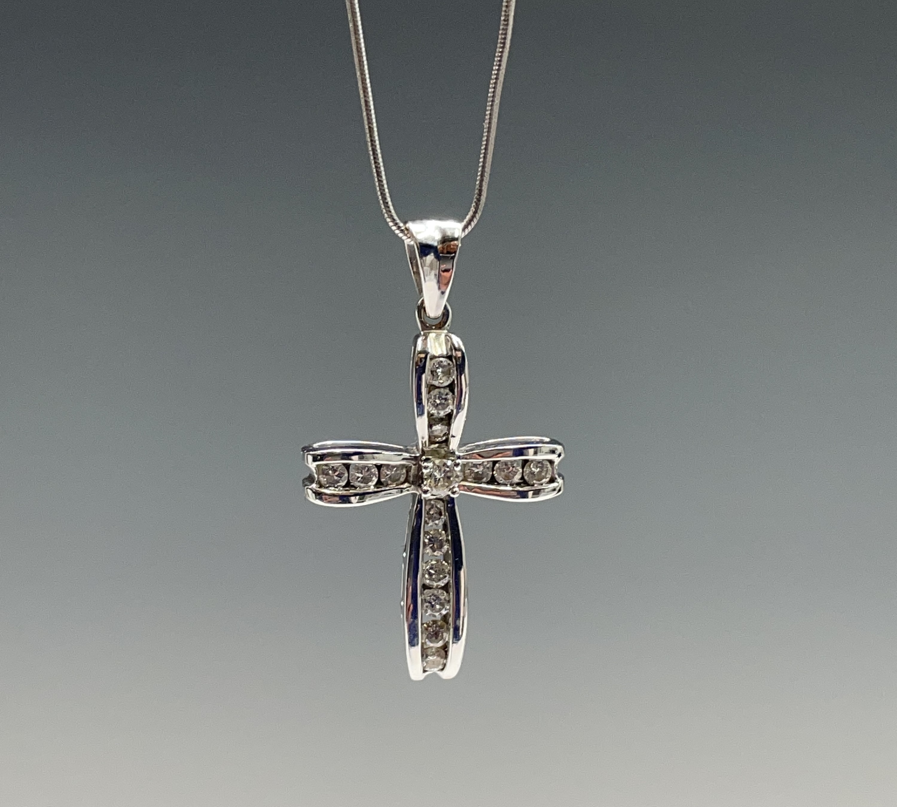 18ct white gold cross Clearance