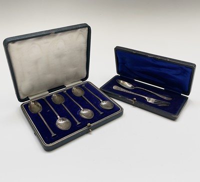 Lot 423 - A set of six silver seal finial tea spoons by...