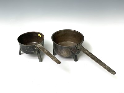 Lot 535 - An 18th century bronze skillet, by Robert...